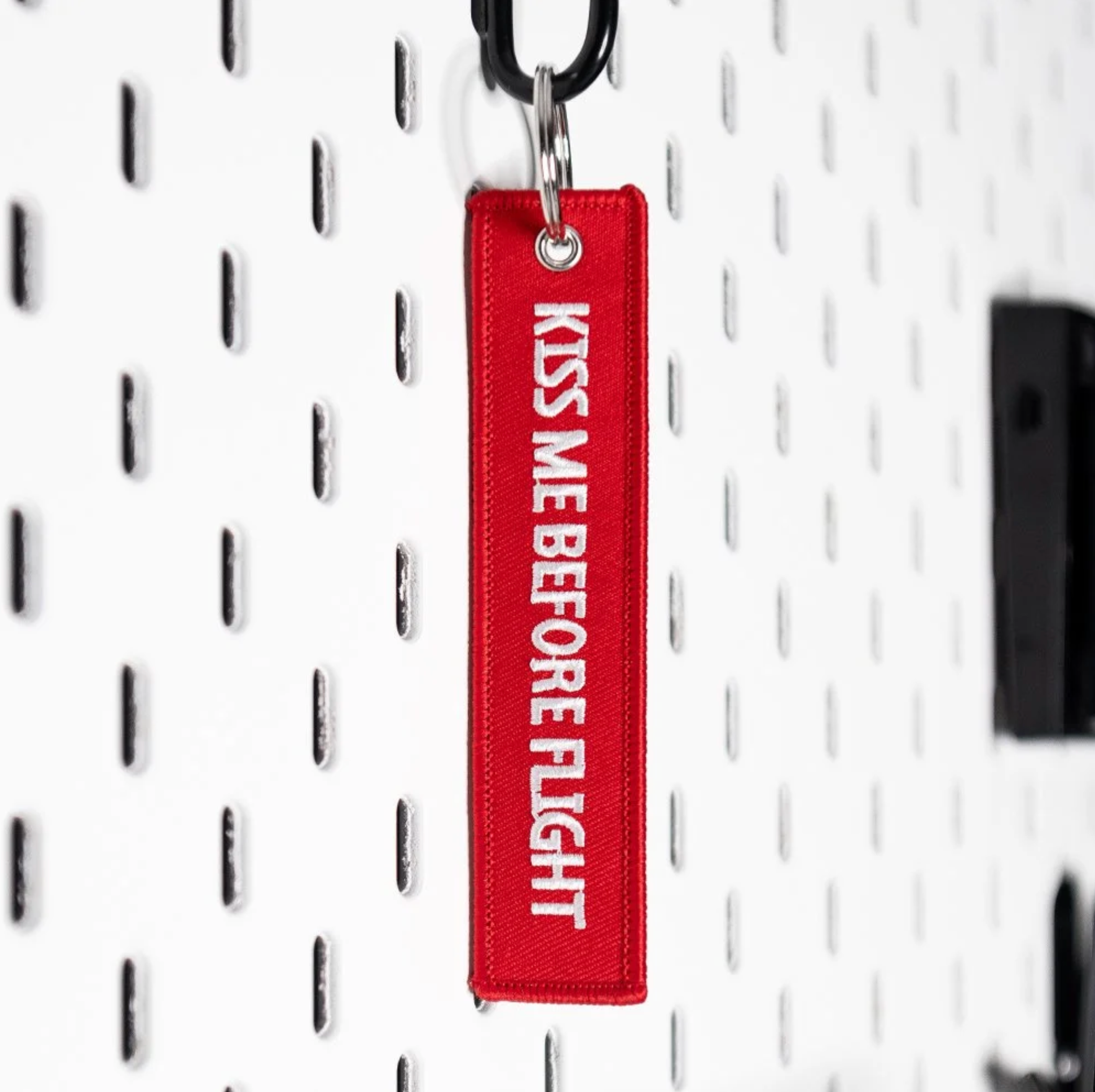 Cliché - Kiss Me Before Flight Keytag